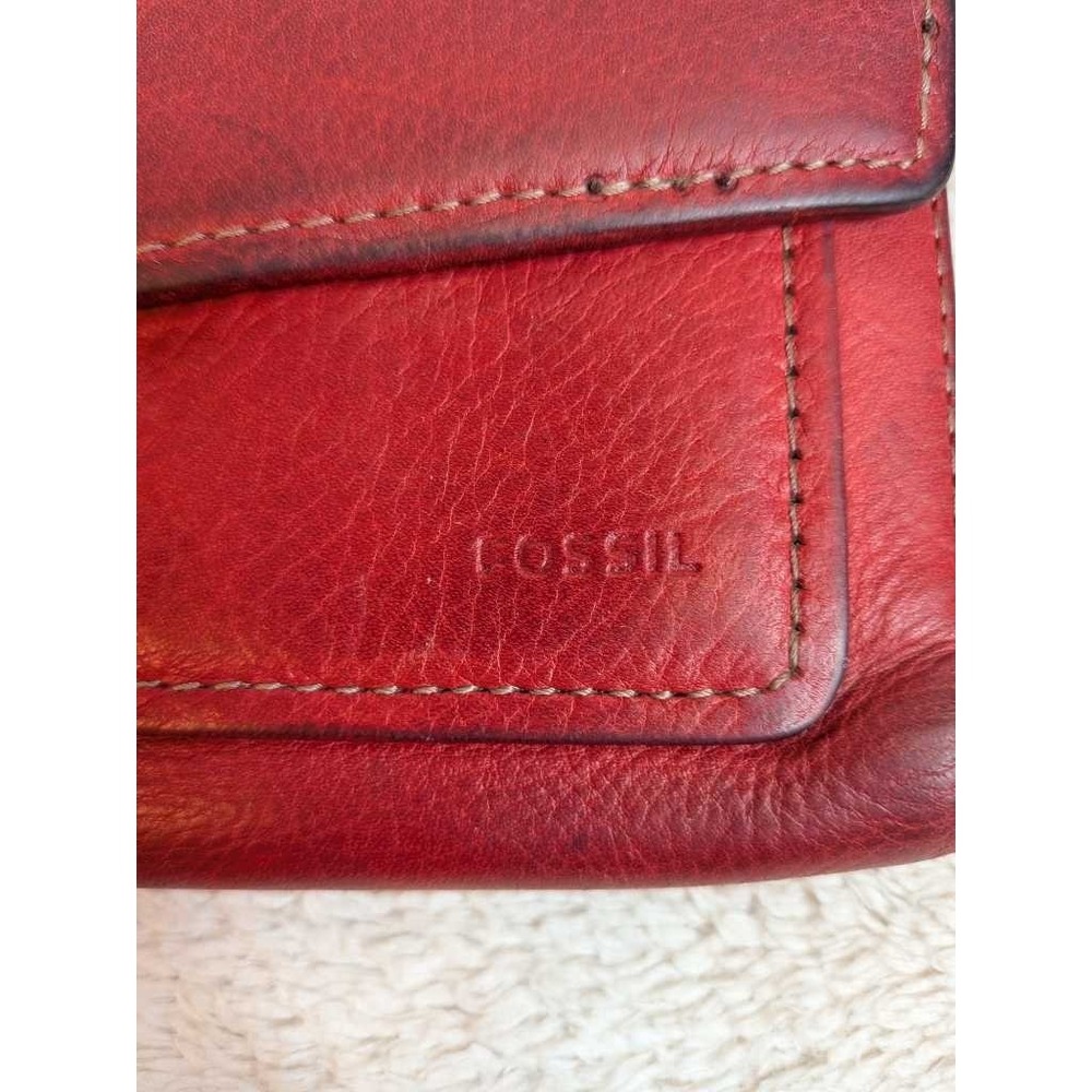 Fossil Red Leather Tri-Fold Wallet RFID Blocking Snap Closure Women's - Picture 2 of 9
